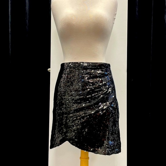 Alice + Olivia Fidela black sequin faux wrap miniskirt NWT - Picture 1 of 4